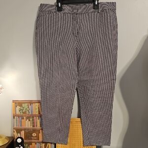 Liz Claiborne Career Cropped Pant. Size 16.